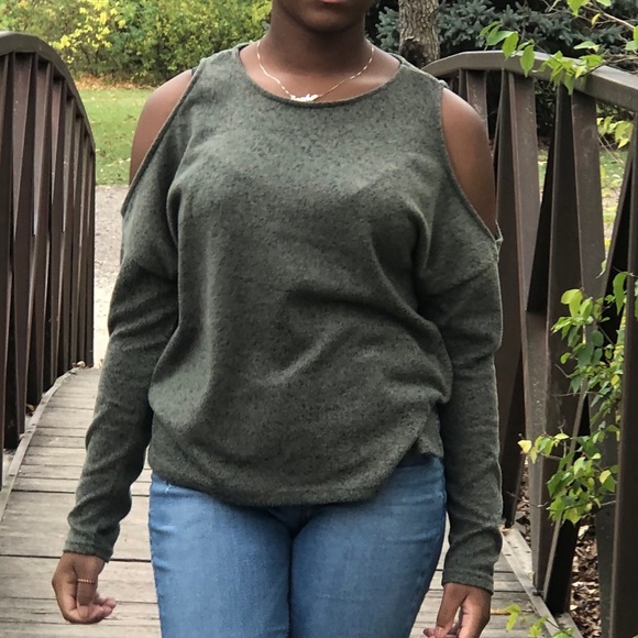 Rue 21 cold shoulder sweater - Picture 2 of 3